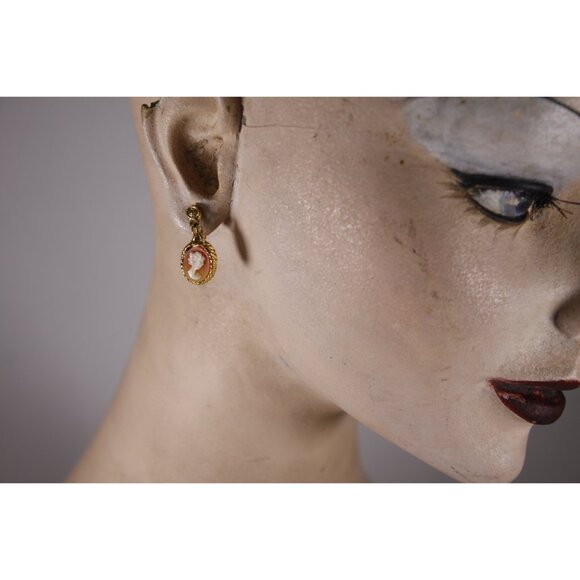 Tiny cameo earrings, vintage hand carved cameo jewelry clip back earrings, - Picture 4 of 10